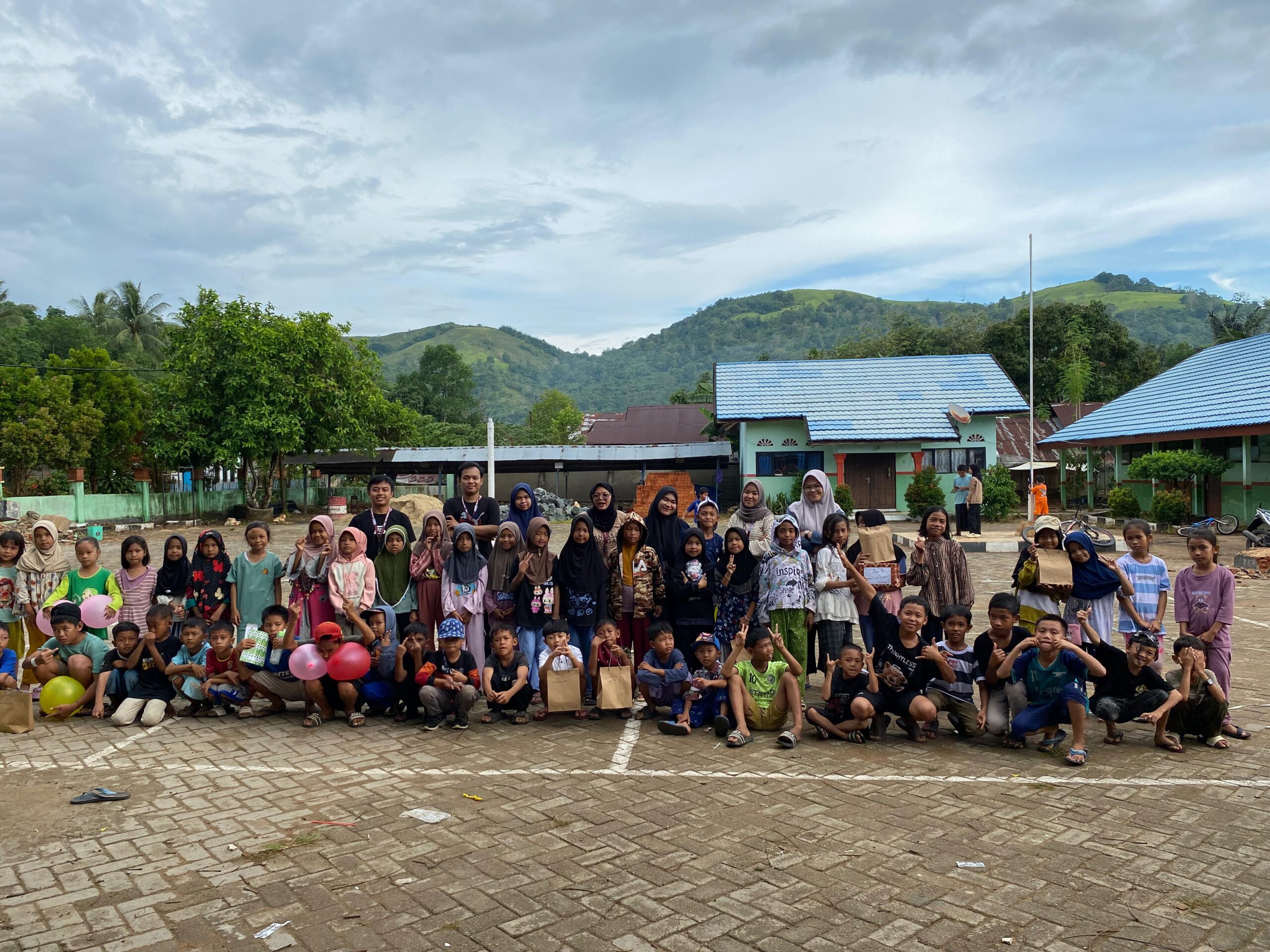 Peringati Hari Sumpah Pemuda, Mahasiswa KKN Desa Kandangan Baru adakan Lomba. Peringati Hari Sumpah Pemuda, Mahasiswa KKN Desa Kandangan Baru adakan Lomba.