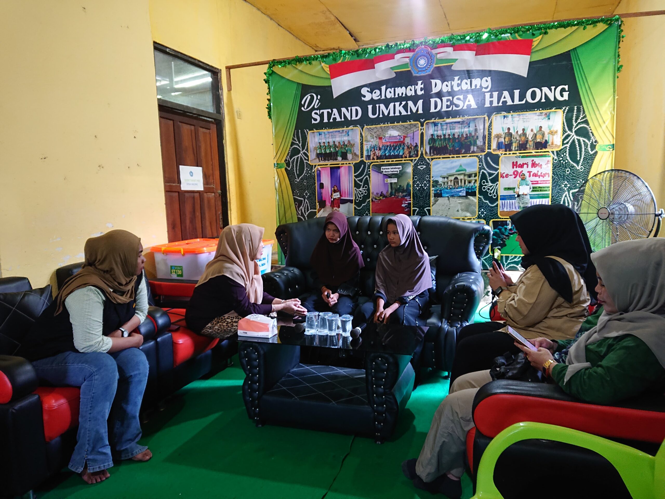 Suasana Haru Warnai Pertemuan Anak-Anak Pelaku dan Korban Bully dengan Istri Bupati Balangan Suasana Haru Warnai Pertemuan Anak-Anak Pelaku dan Korban Bully dengan Istri Bupati Balangan