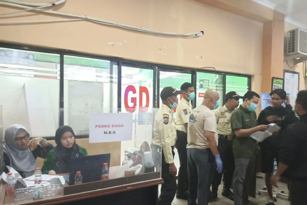 Puluhan Siswa di Kabupaten Banjar Diduga Keracunan Menu Makanan Bergizi Gratis, Dapur Dihentikan Sementara Puluhan Siswa di Kabupaten Banjar Diduga Keracunan Menu Makanan Bergizi Gratis, Dapur Dihentikan Sementara