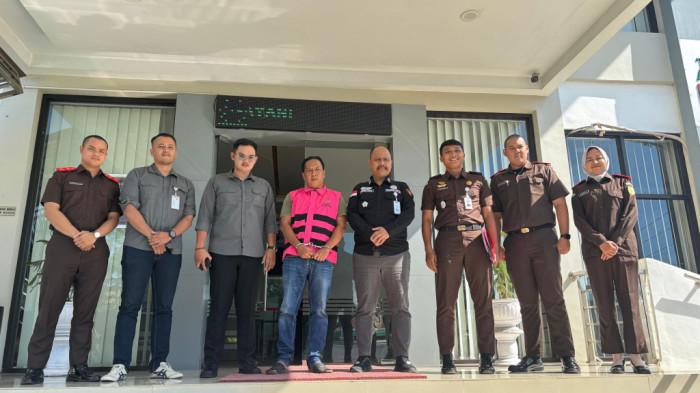 Kontraktor Korupsi Proyek Jalan Dinas PUPR HST Akhirnya Dieksekusi ke Penjara Kontraktor Korupsi Proyek Jalan Dinas PUPR HST Akhirnya Dieksekusi ke Penjara