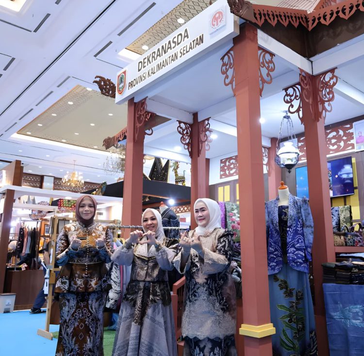 Dekranasda Kalsel Pamerkan Kekayaan Kriya di INACRAFT 2025, Targetkan Pasar Global Dekranasda Kalsel Pamerkan Kekayaan Kriya di INACRAFT 2025, Targetkan Pasar Global