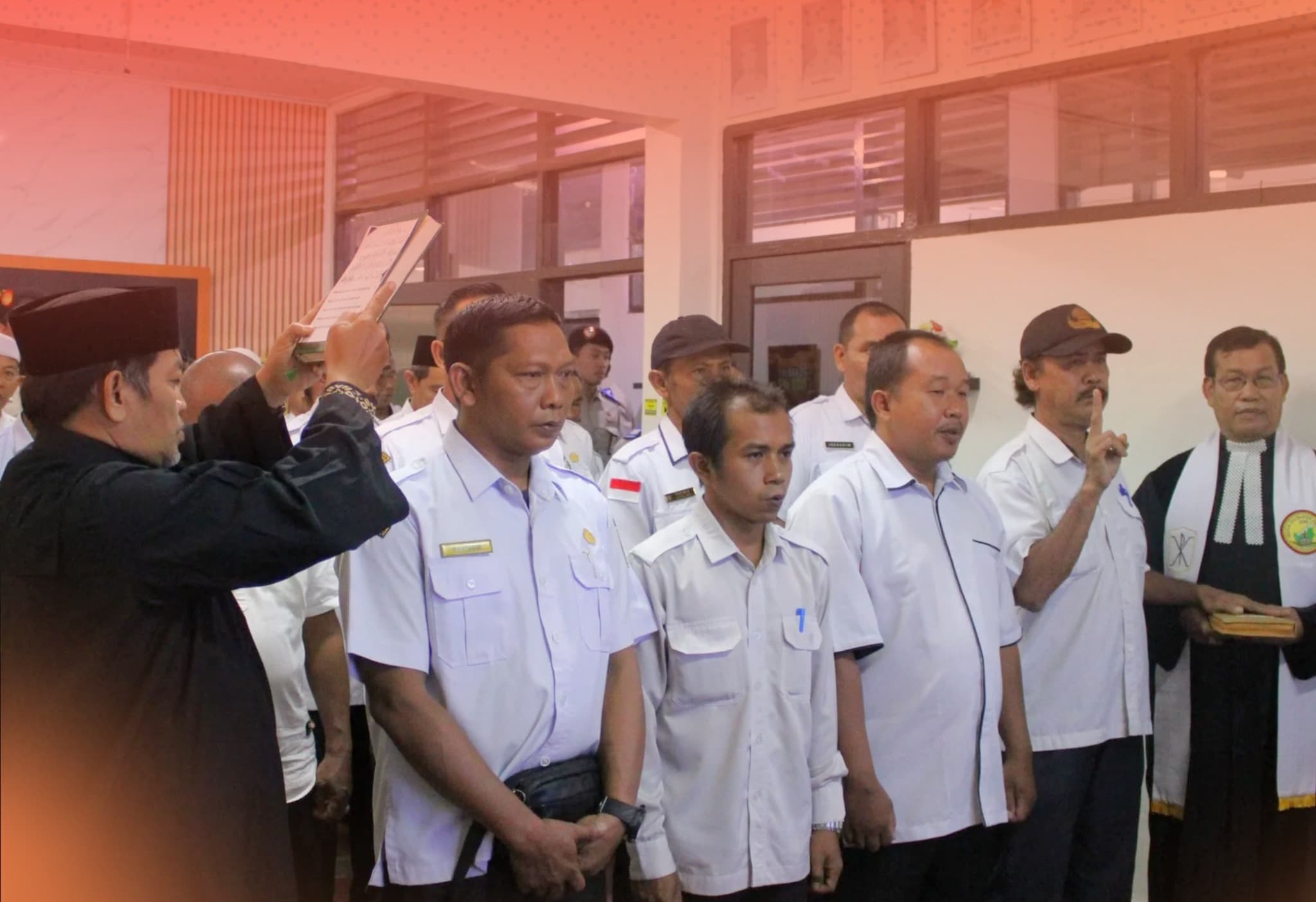 Komitmen Profesionalisme: Kantor Pertanahan Tabalong Gelar Pelantikan dan Sumpah Panitia Ajudikasi (Menonjolkan aspek komitmen dan formalitas)