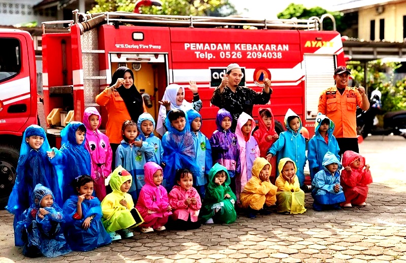Damkar BPBD Balangan Edukasi Anak TK tentang Pencegahan Kebakaran