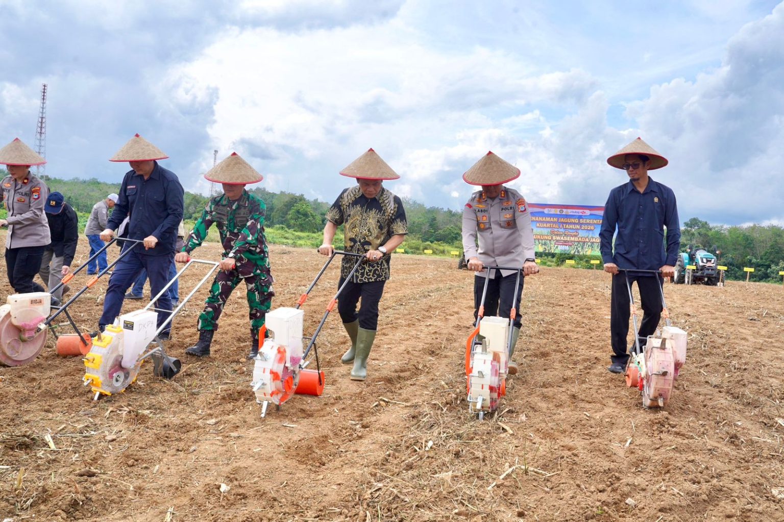 Pemkab Balangan Dukung Penanaman Jagung Serentak untuk Perkuat Ketahanan Pangan Nasional Pemkab Balangan Dukung Penanaman Jagung Serentak untuk Perkuat Ketahanan Pangan Nasional