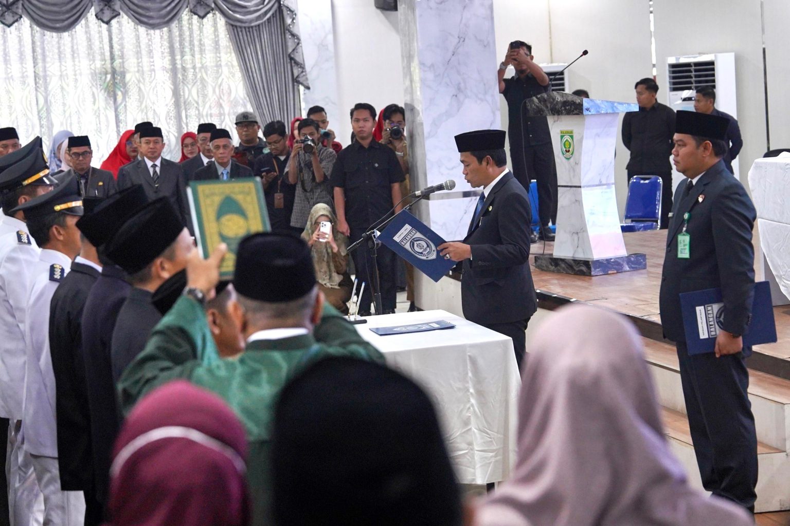 Bupati Balangan Lantik Pejabat Baru, Tekankan Penguatan Kinerja dan Pelayanan Publik Bupati Balangan Lantik Pejabat Baru, Tekankan Penguatan Kinerja dan Pelayanan Publik