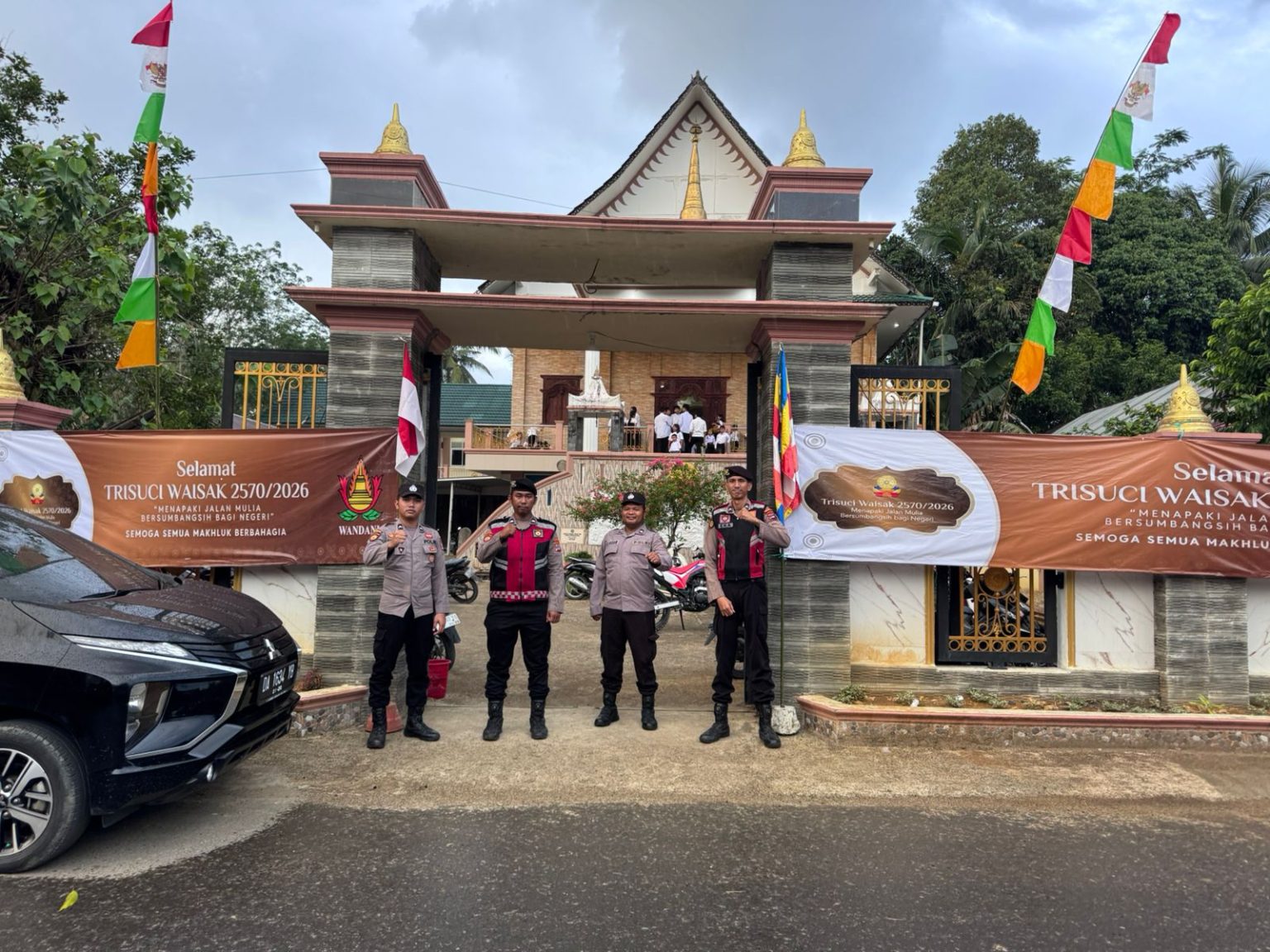 Polsek Halong Kerahkan Personel Penuh Amankan Perayaan Waisak 2570 BE/2026 Polsek Halong Kerahkan Personel Penuh Amankan Perayaan Waisak 2570 BE/2026