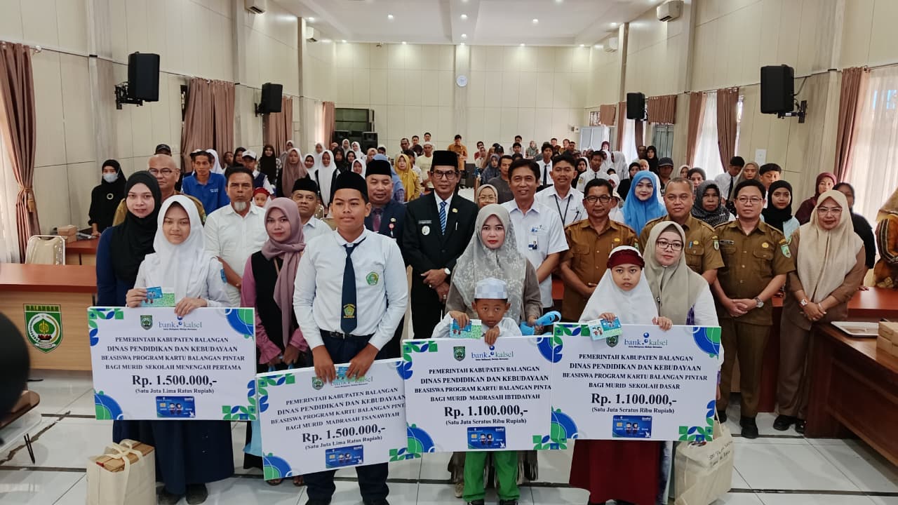 Pemkab Balangan Salurkan Beasiswa Kartu Balangan Pintar kepada 1.511 Pelajar