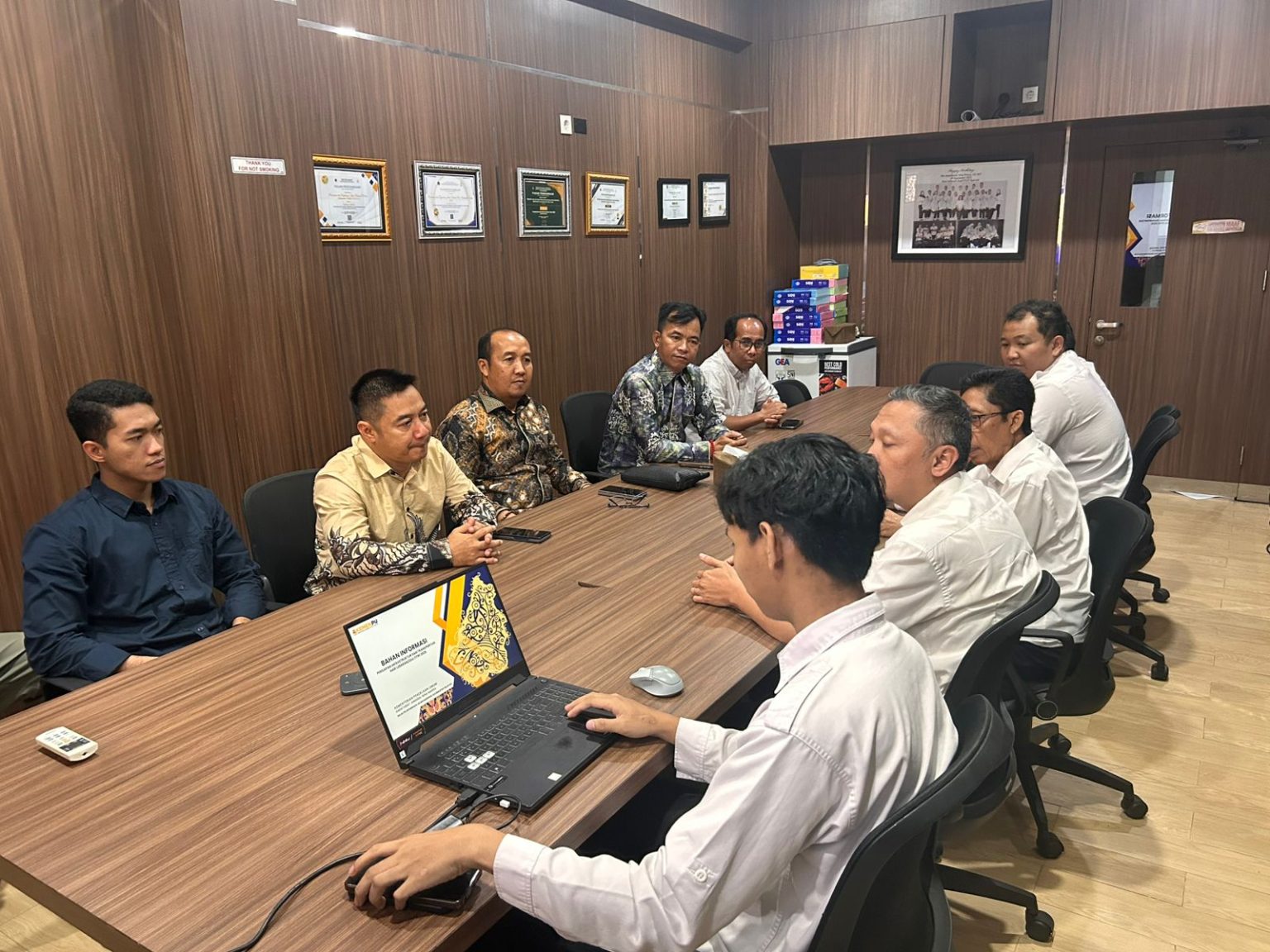 Komisi III DPRD Balangan Desak Perbaikan Jalan Nasional Rusak Demi Keselamatan Pengguna Jalan
