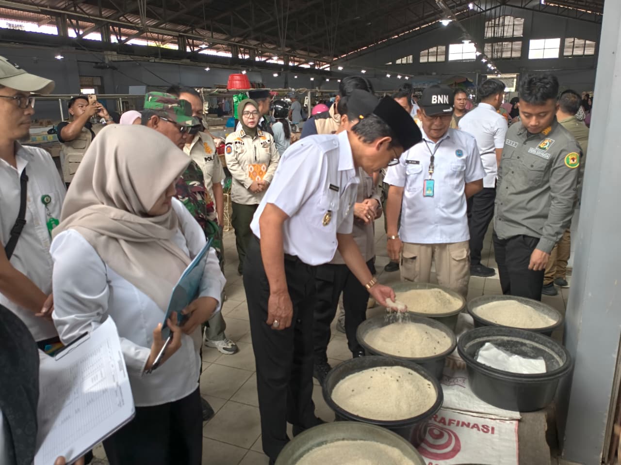 Pemkab Balangan Pantau Harga Bahan Pokok Jelang Idulfitri 1447 H di Pasar Modern Paringin Pemkab Balangan Pantau Harga Bahan Pokok Jelang Idulfitri 1447 H di Pasar Modern Paringin