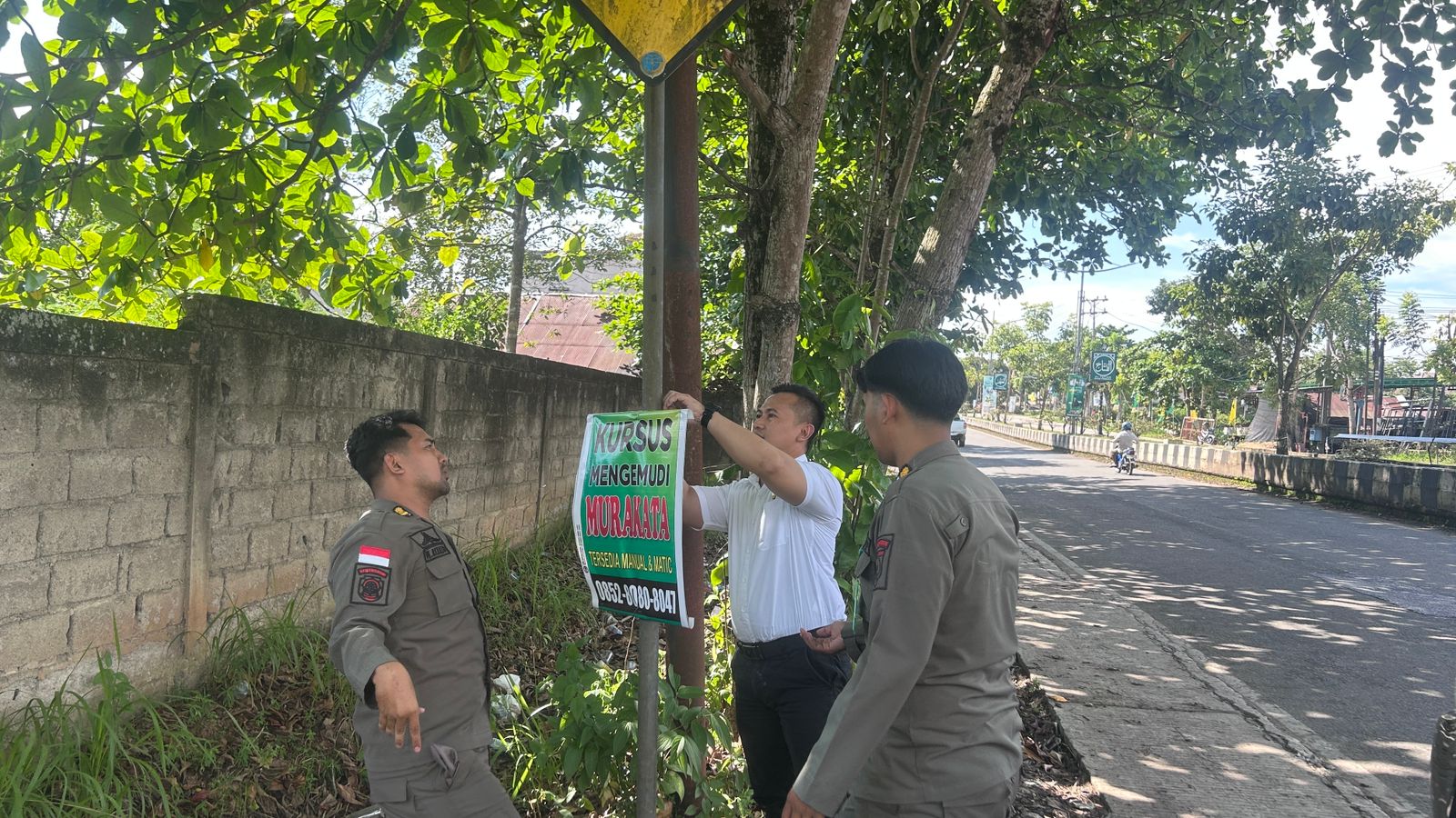 Sebabkan Kawasan Semrawut, Satpol PP Balangan Bakal Tertibkan Banner Ilegal di Fasilitas Umum Sebabkan Kawasan Semrawut, Satpol PP Balangan Bakal Tertibkan Banner Ilegal di Fasilitas Umum