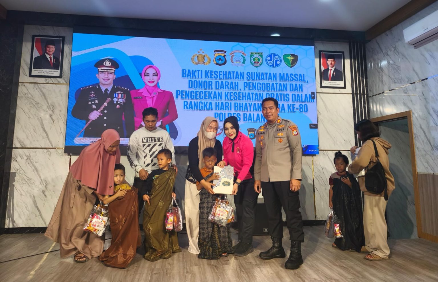 Polres Balangan Gelar Bakti Kesehatan, Ratusan Warga Nikmati Layanan Gratis di Hari Bhayangkara ke-80 Polres Balangan Gelar Bakti Kesehatan, Ratusan Warga Nikmati Layanan Gratis di Hari Bhayangkara ke-80