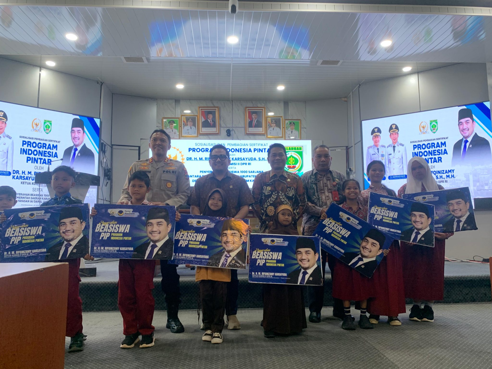 Pemkab Balangan Salurkan Beasiswa PIP dan 1.000 Sarjana, Dorong Peningkatan IPM Pemkab Balangan Salurkan Beasiswa PIP dan 1.000 Sarjana, Dorong Peningkatan IPM