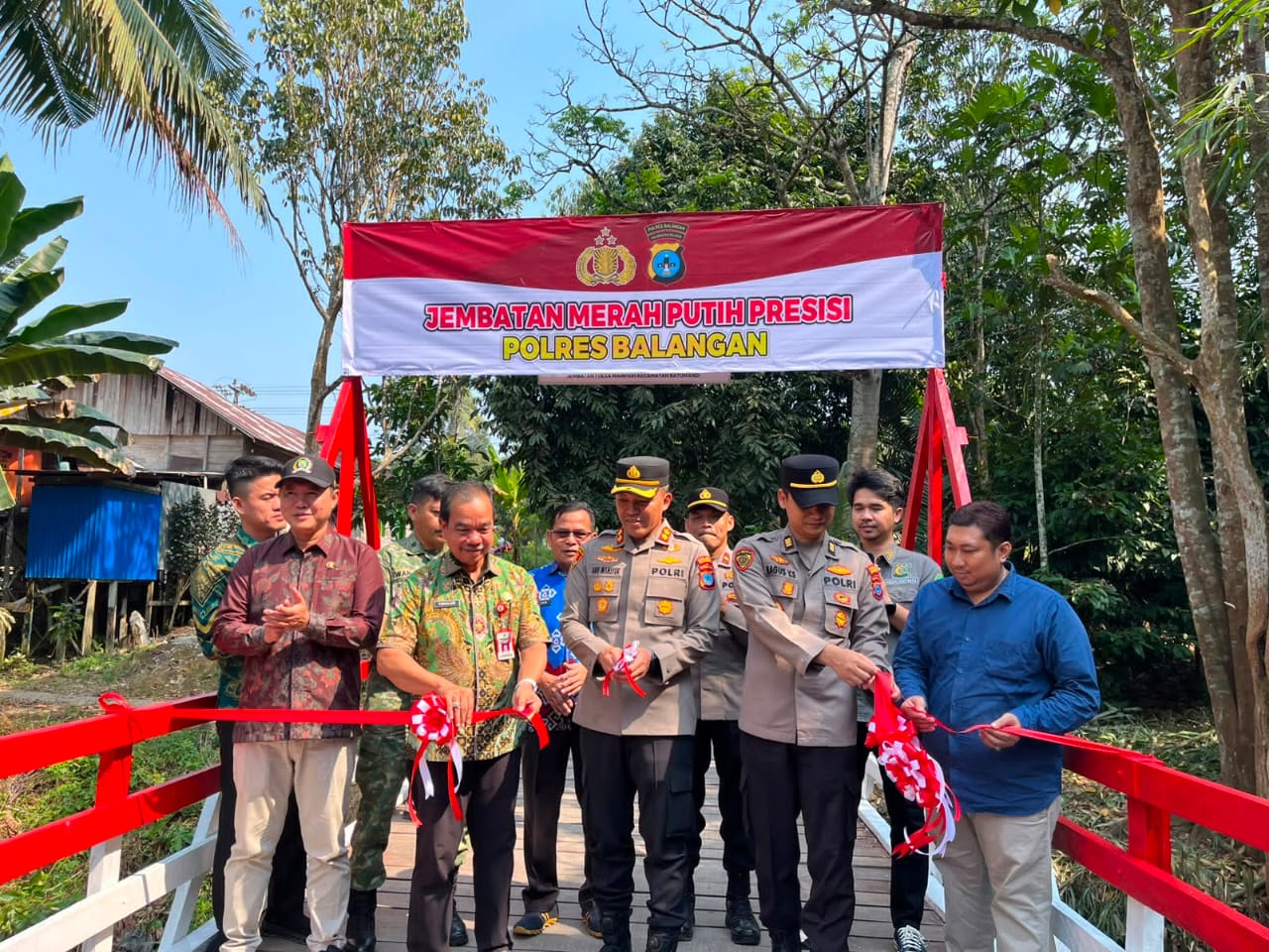 Polres Balangan Resmikan Jembatan Merah Putih, Wujud Kepedulian Polri untuk Masyarakat Polres Balangan Resmikan Jembatan Merah Putih, Wujud Kepedulian Polri untuk Masyarakat