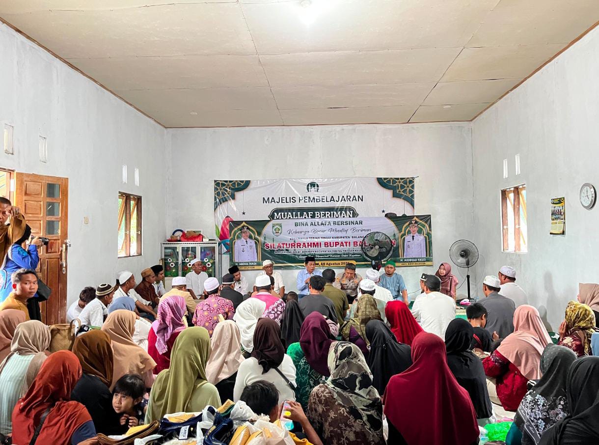 Silaturahmi Mualaf Beriman Tebing Tinggi, Bupati Balangan Serahkan Bantuan Perlengkapan Ibadah Silaturahmi Mualaf Beriman Tebing Tinggi, Bupati Balangan Serahkan Bantuan Perlengkapan Ibadah