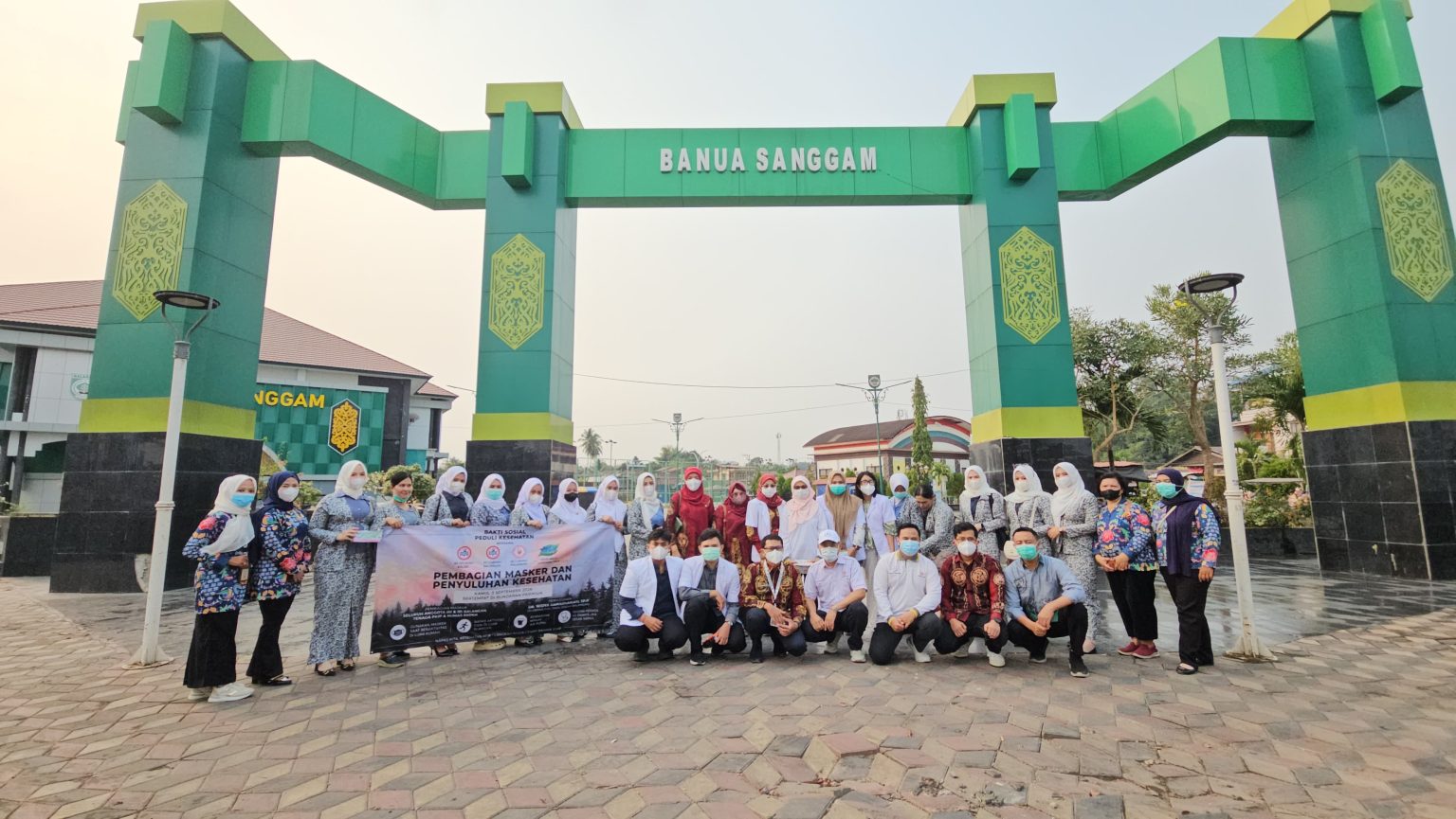 RSDKH Balangan Bersama IDI dan IBI Bagikan Masker untuk Cegah Dampak Kabut Asap RSDKH Balangan Bersama IDI dan IBI Bagikan Masker untuk Cegah Dampak Kabut Asap